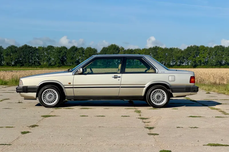 Volvo 780 (1990)