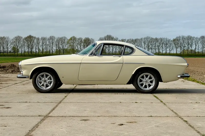 Volvo P1800 (1966)