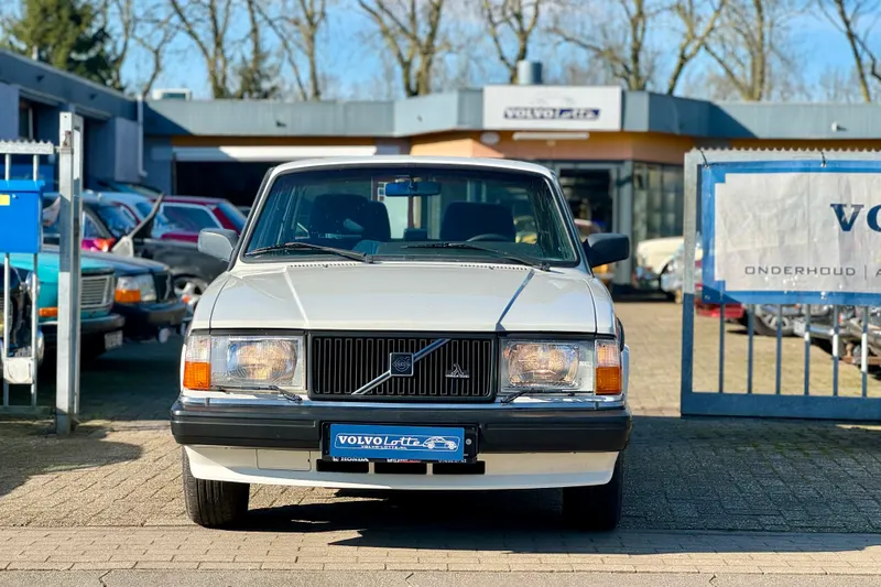 Volvo 244 (2026)