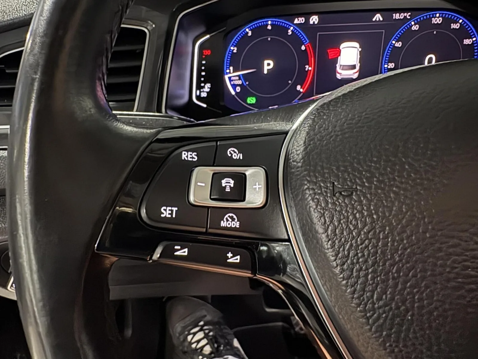Volkswagen T-Roc (2018) — foto 1