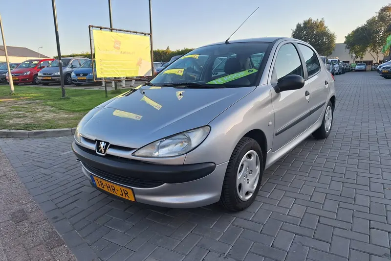 Peugeot 206 (2001)