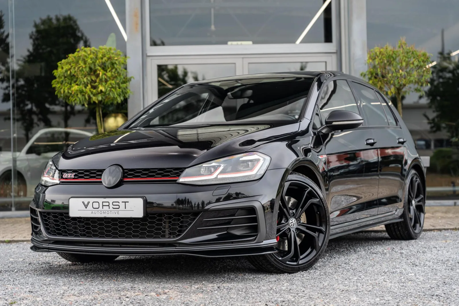 Volkswagen Golf (2020) — foto 1