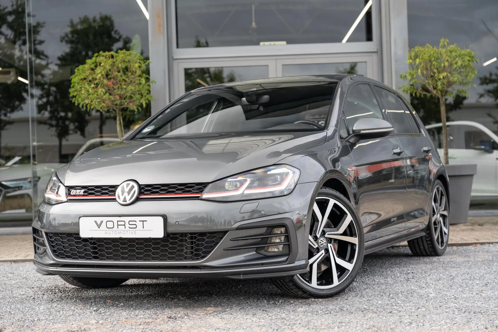 Volkswagen Golf (2019) — foto 1