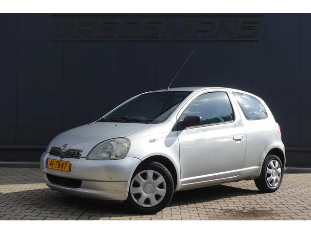 Toyota Yaris (2001) — foto 1