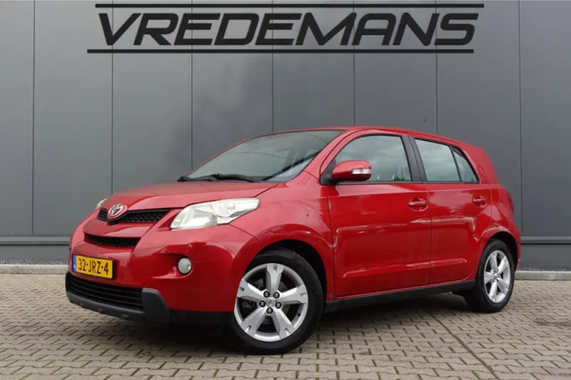 Toyota Urban (2009)