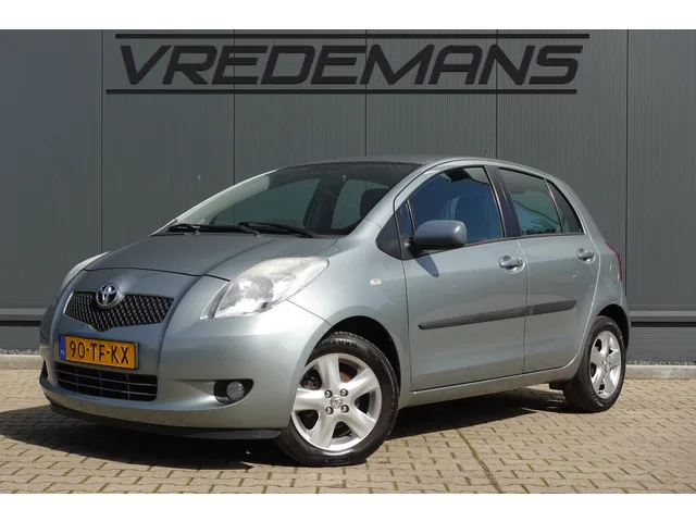 Toyota Yaris (2006) — foto 1