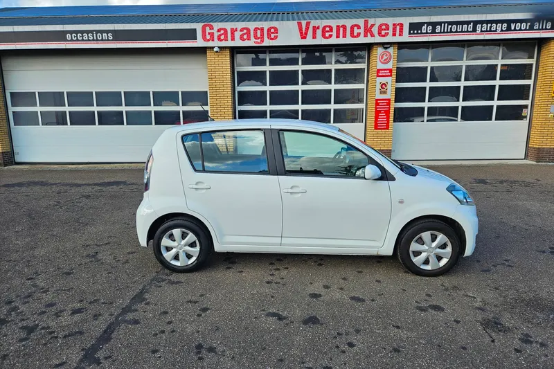 Daihatsu Sirion (2010)