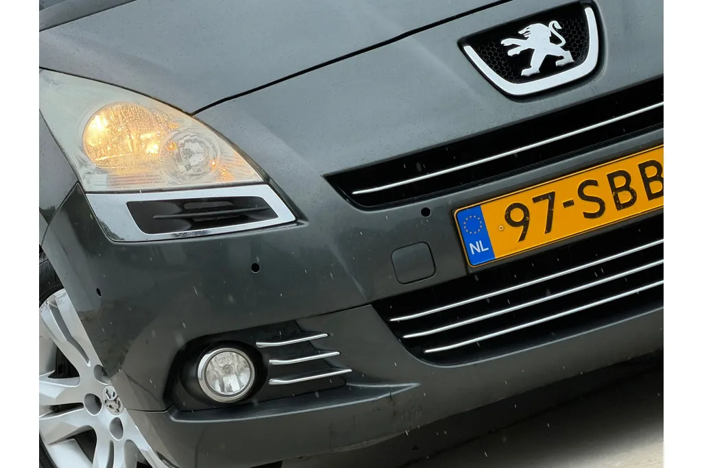 Peugeot 5008 (2011) — foto 1
