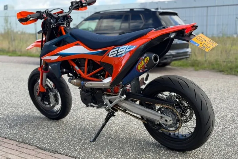 KTM 690 SMC R (2023)