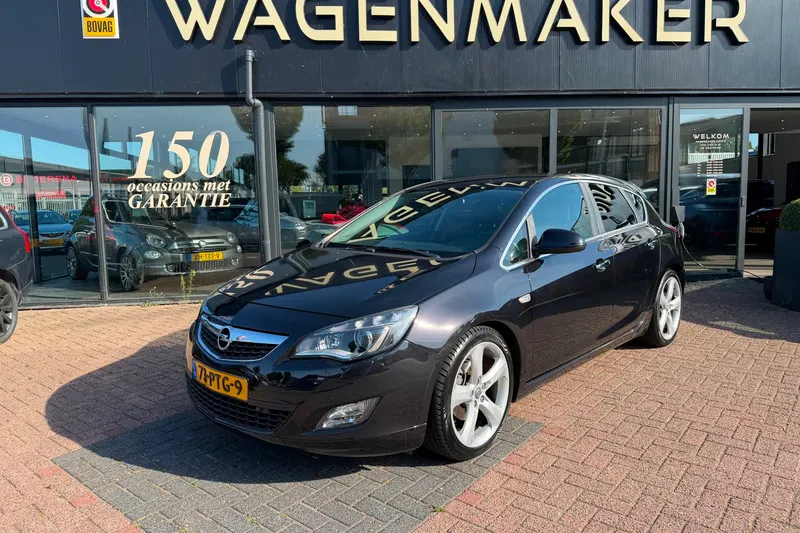 Opel Astra (2011)