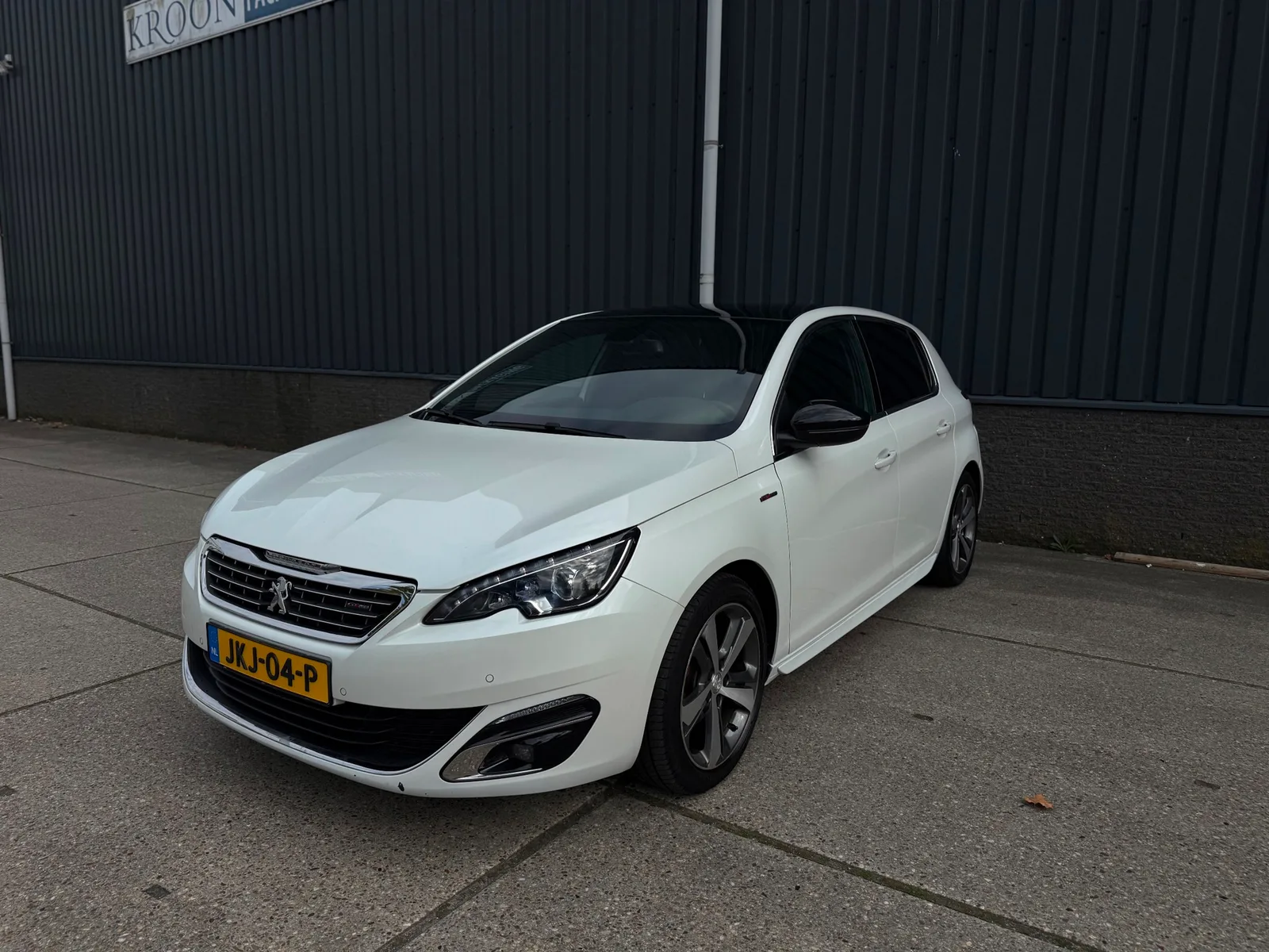 Peugeot 308 (2015) — foto 1