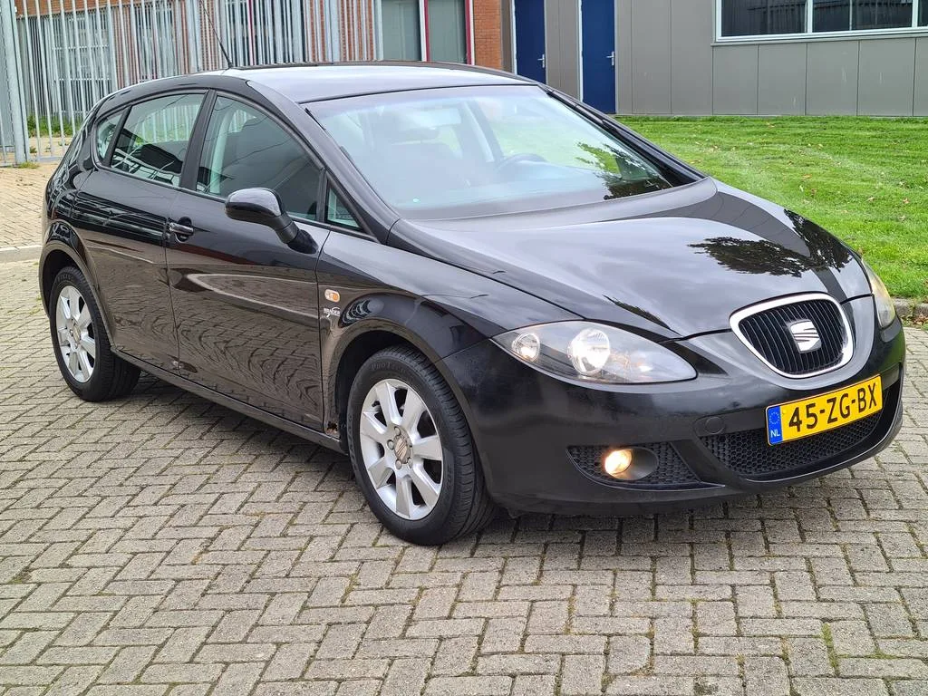 SEAT Leon (2008) — foto 1