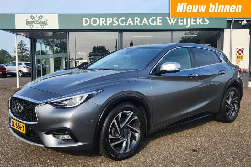 Infiniti Q30 (2016)