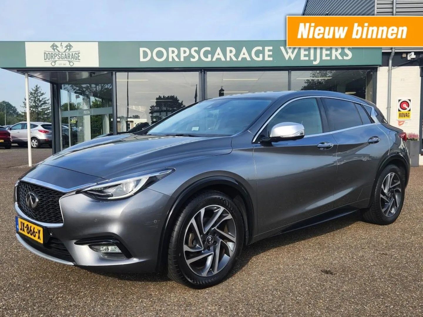 Infiniti Q30 (2016) — foto 1