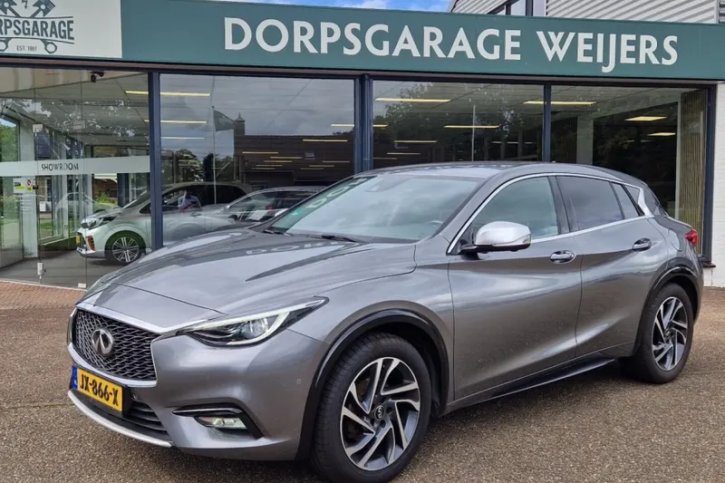 Infiniti Q30 (2016)