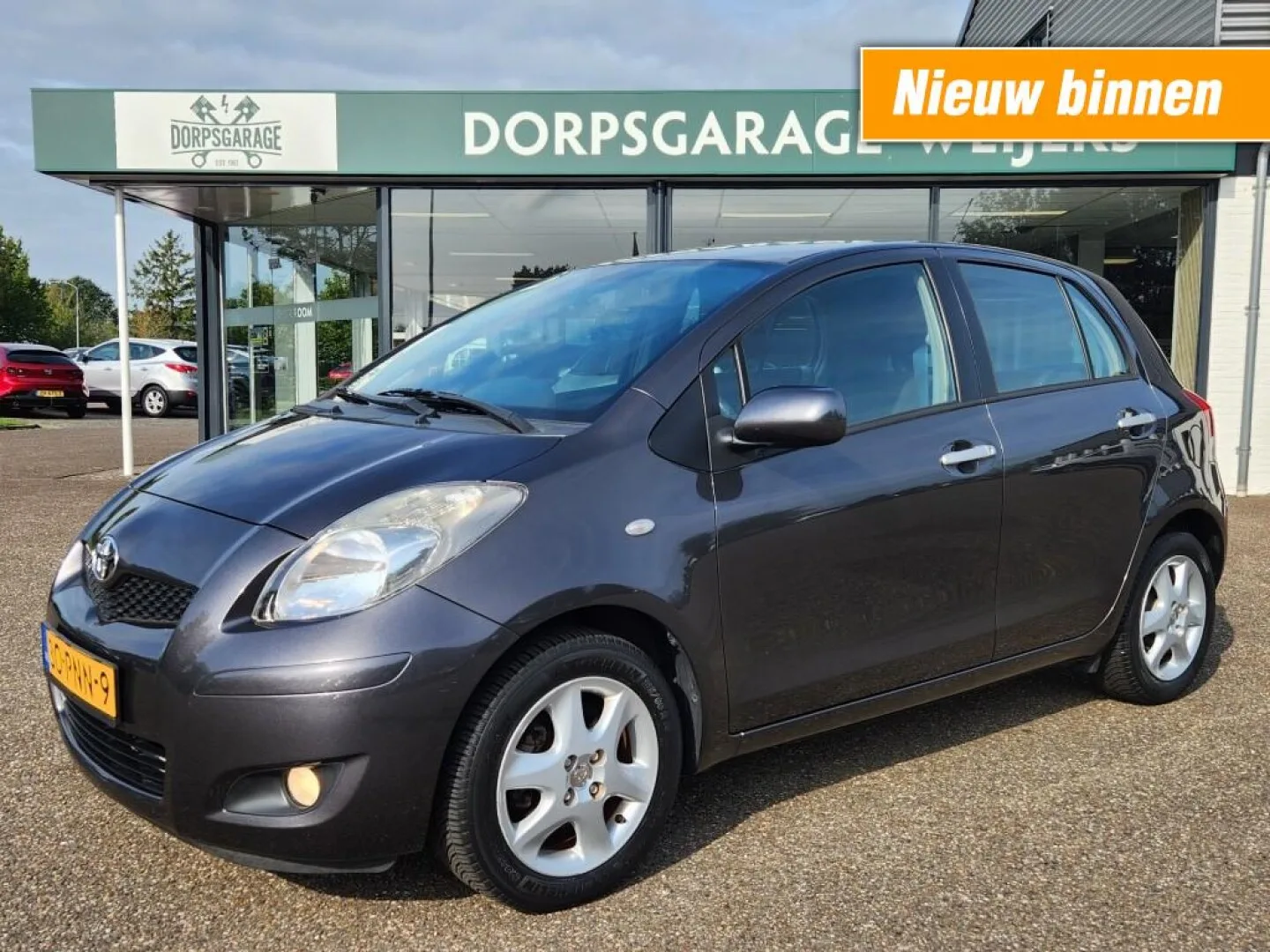 Toyota Yaris (2011) — foto 1