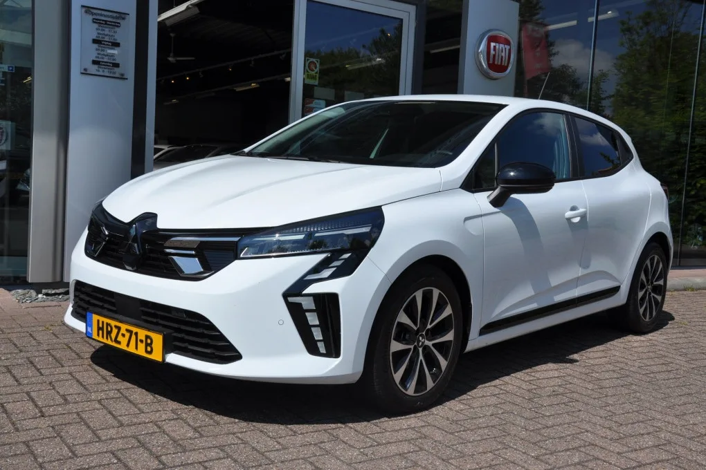 Mitsubishi Colt (2024) — foto 1