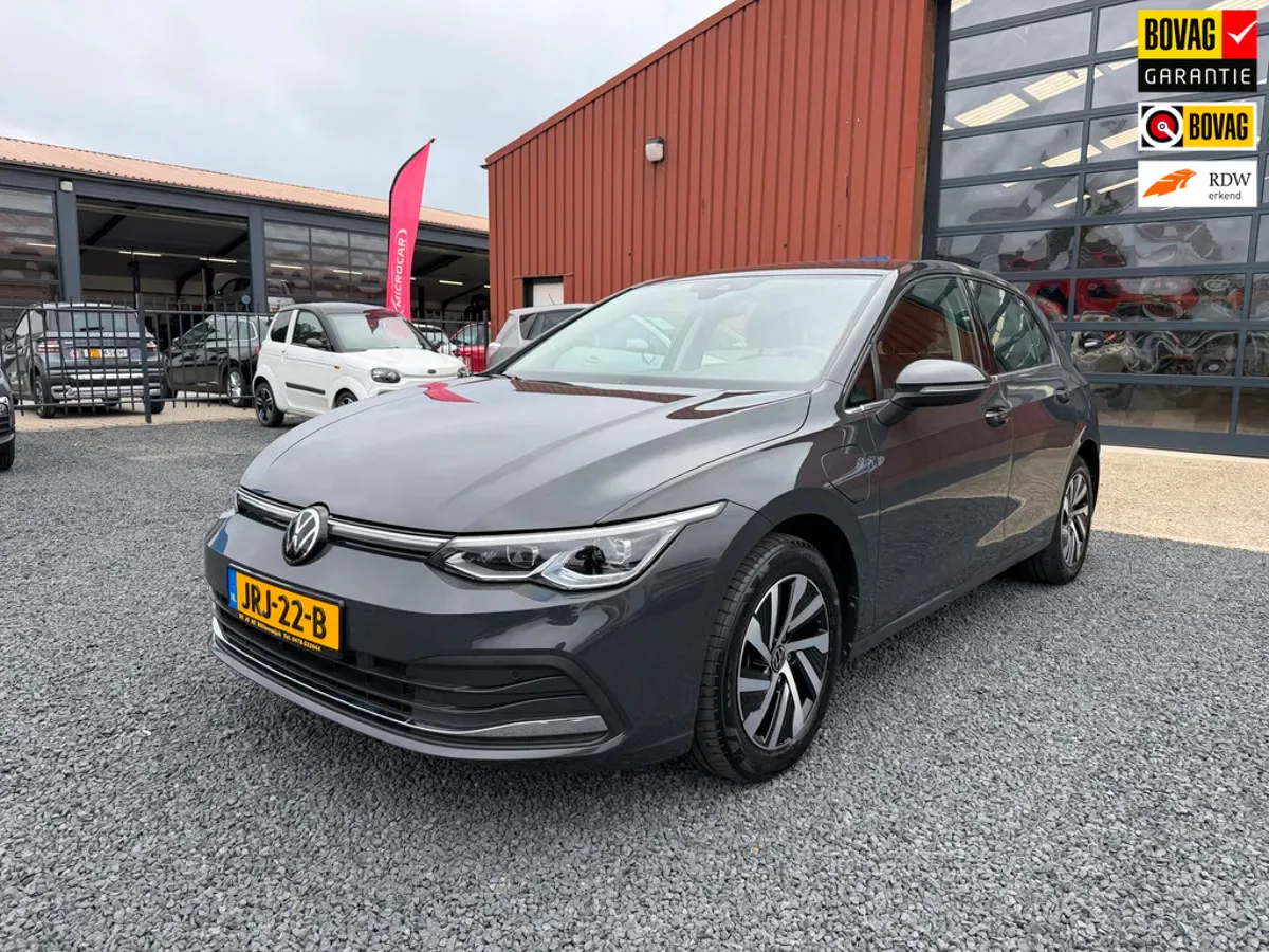 Volkswagen Golf (2022) — foto 1