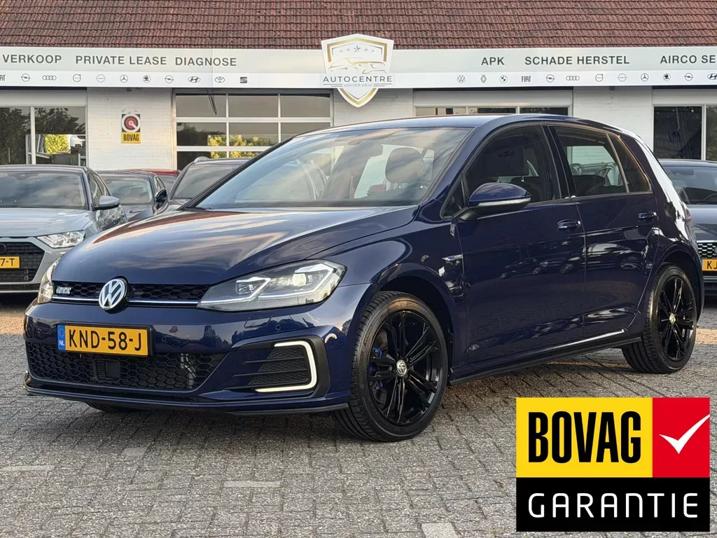 Volkswagen Golf (2020) — foto 1