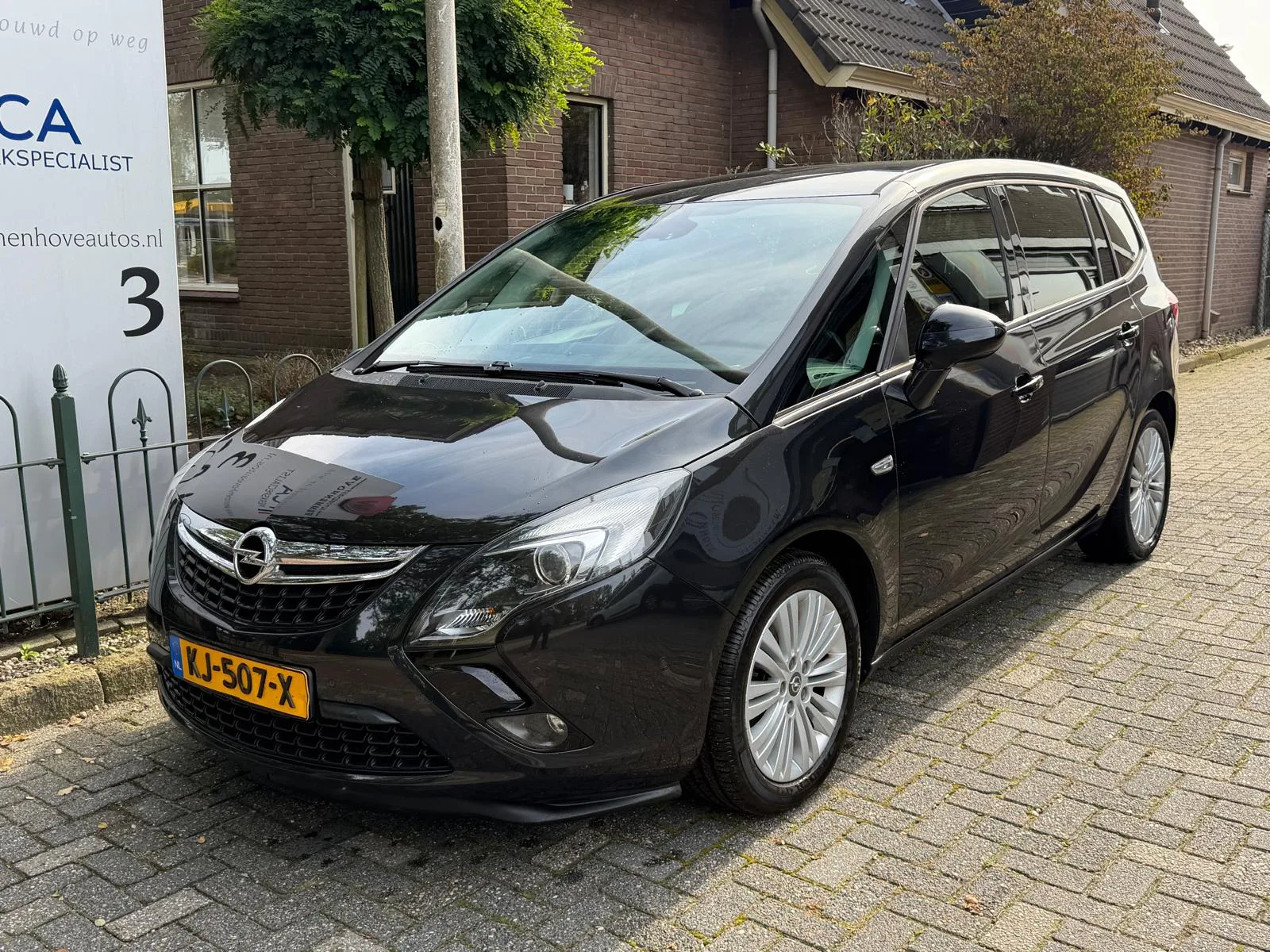 Opel Zafira (2016) — foto 1