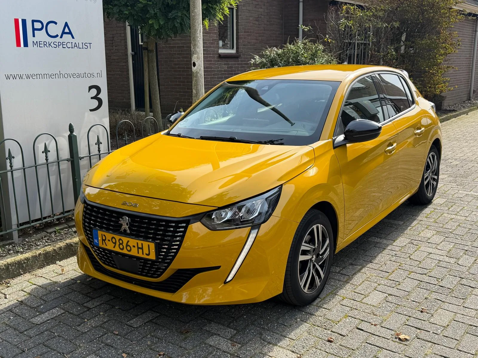 Peugeot 208 (2022) — foto 1