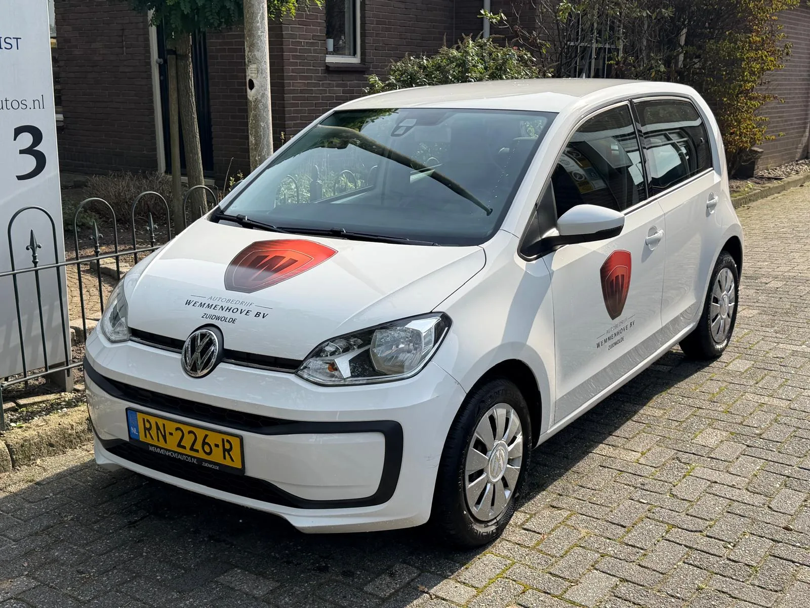 Volkswagen Up! (2018) — foto 1