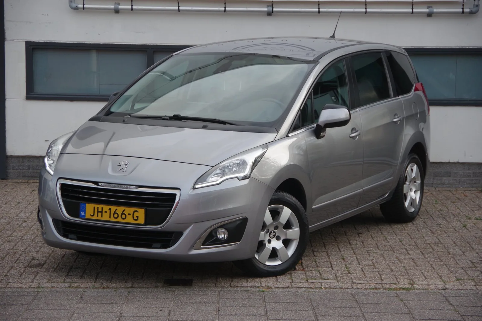 Peugeot 5008 (2016) — foto 1