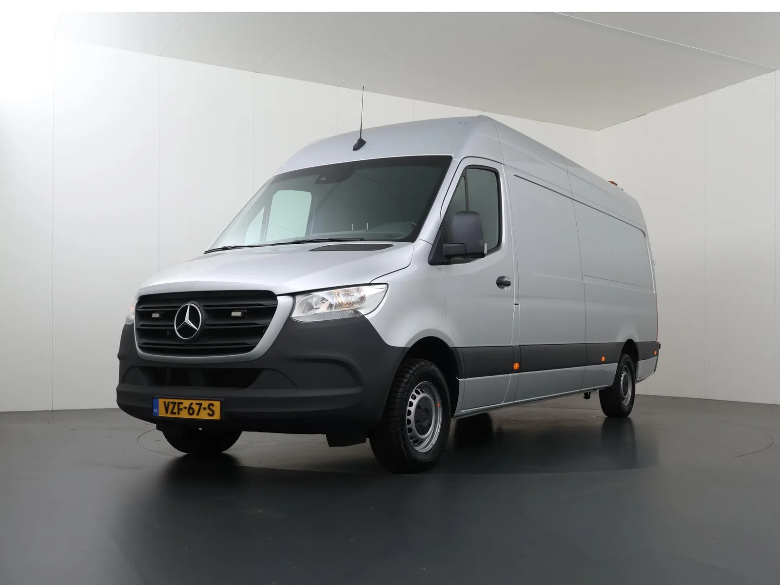 Mercedes-Benz Sprinter (2023) — foto 1