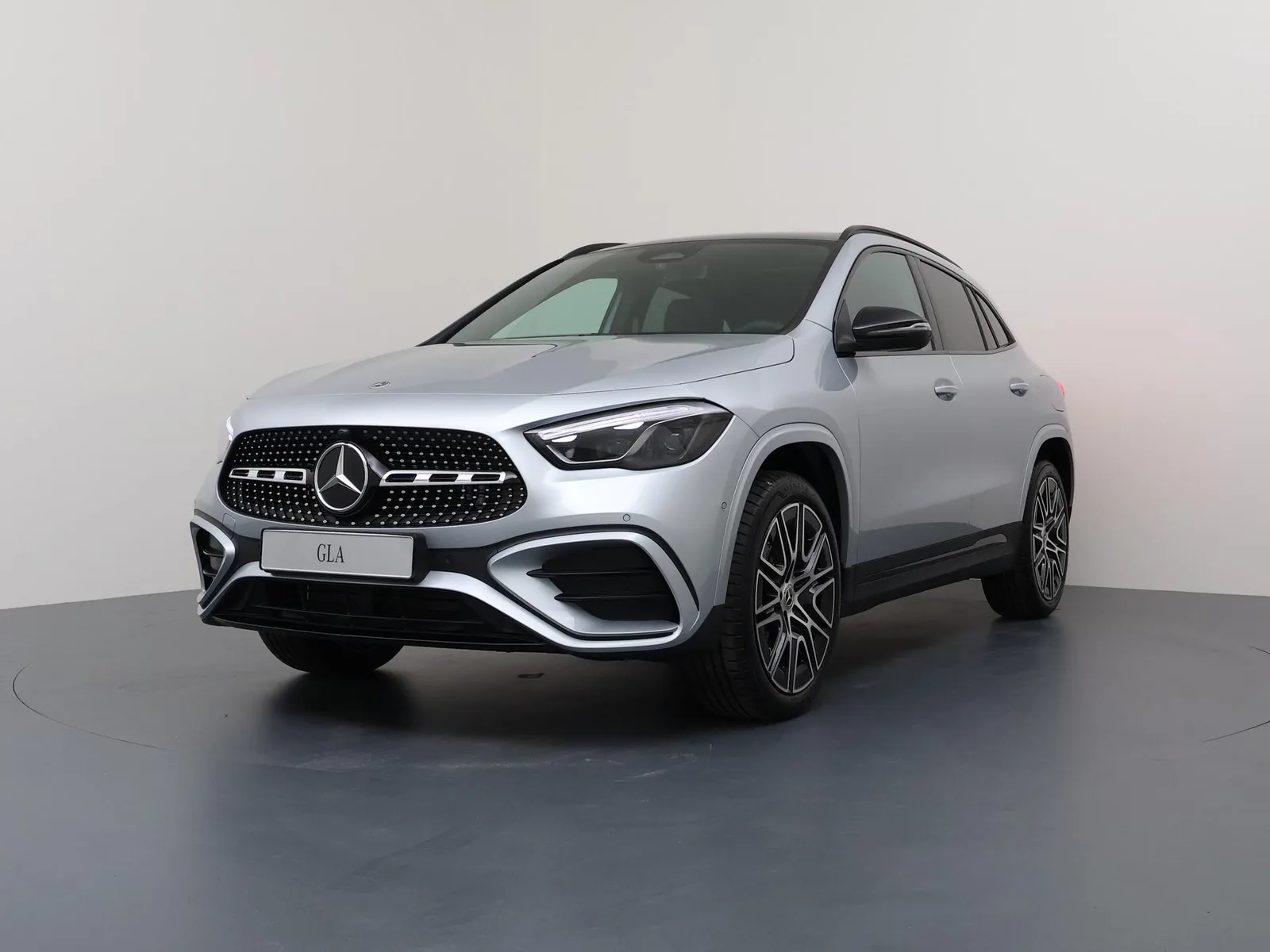 Mercedes-Benz GLA (2026) — foto 1
