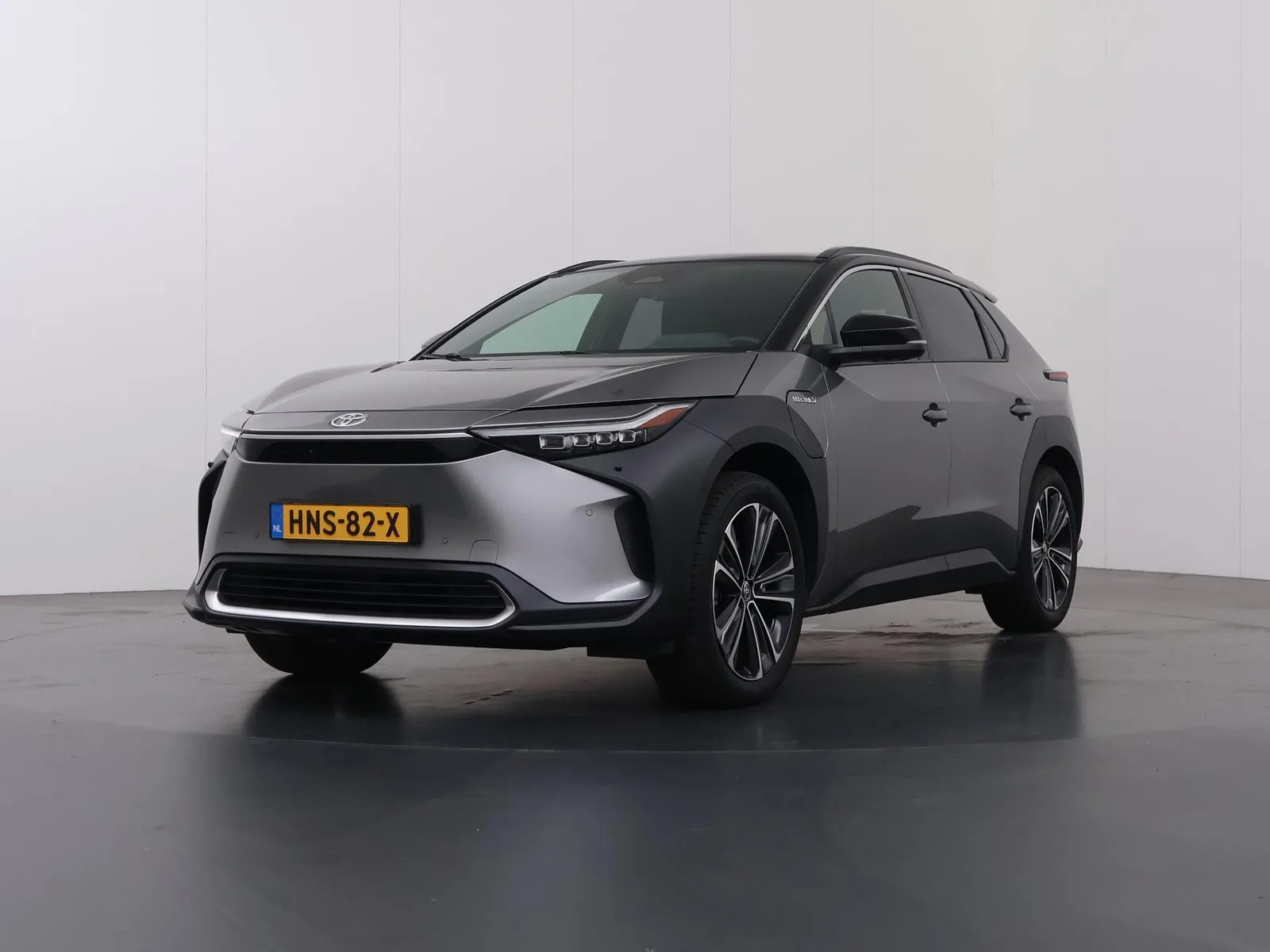 Toyota bZ4X (2022) — foto 1