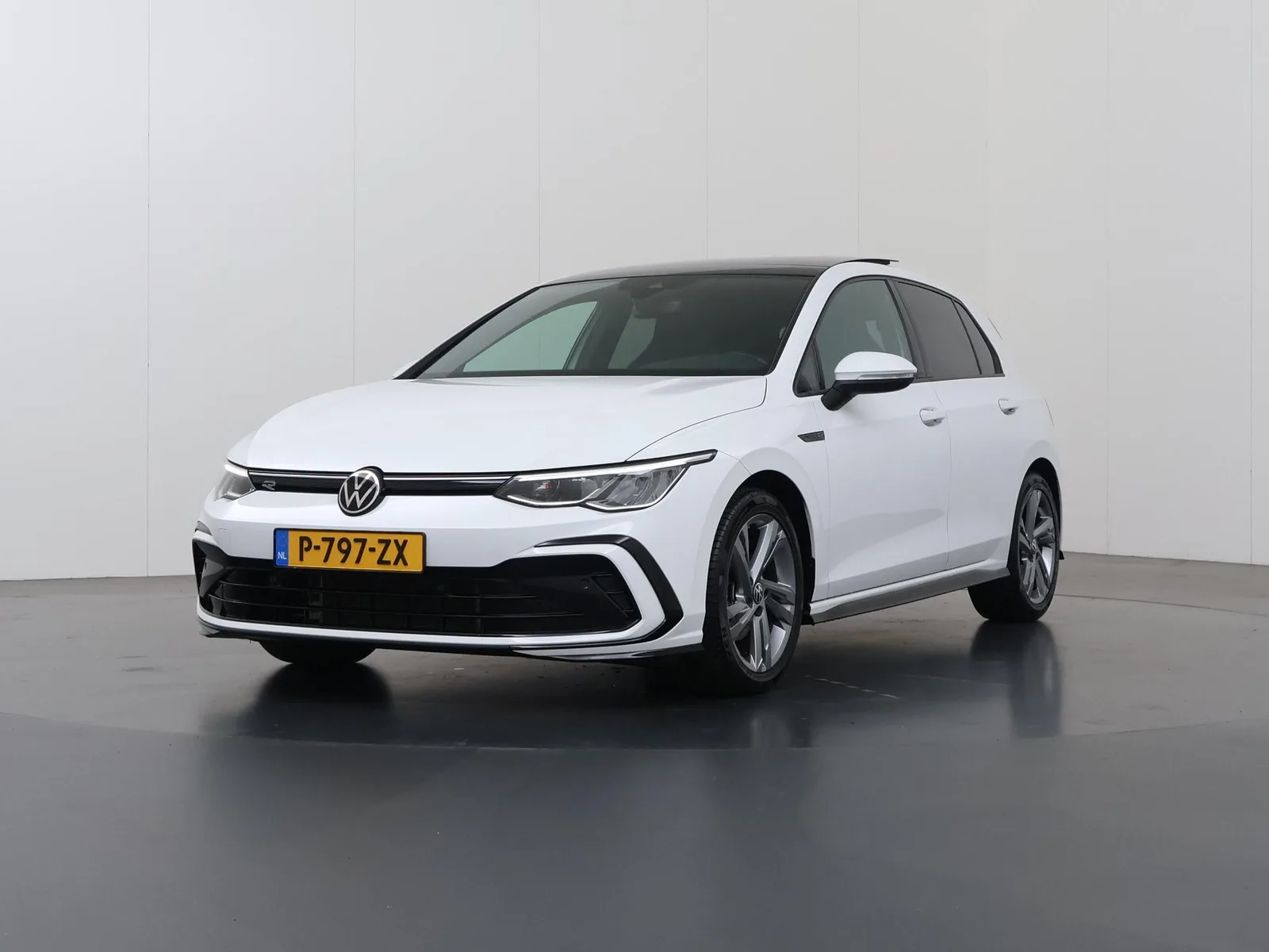 Volkswagen Golf (2022) — foto 1