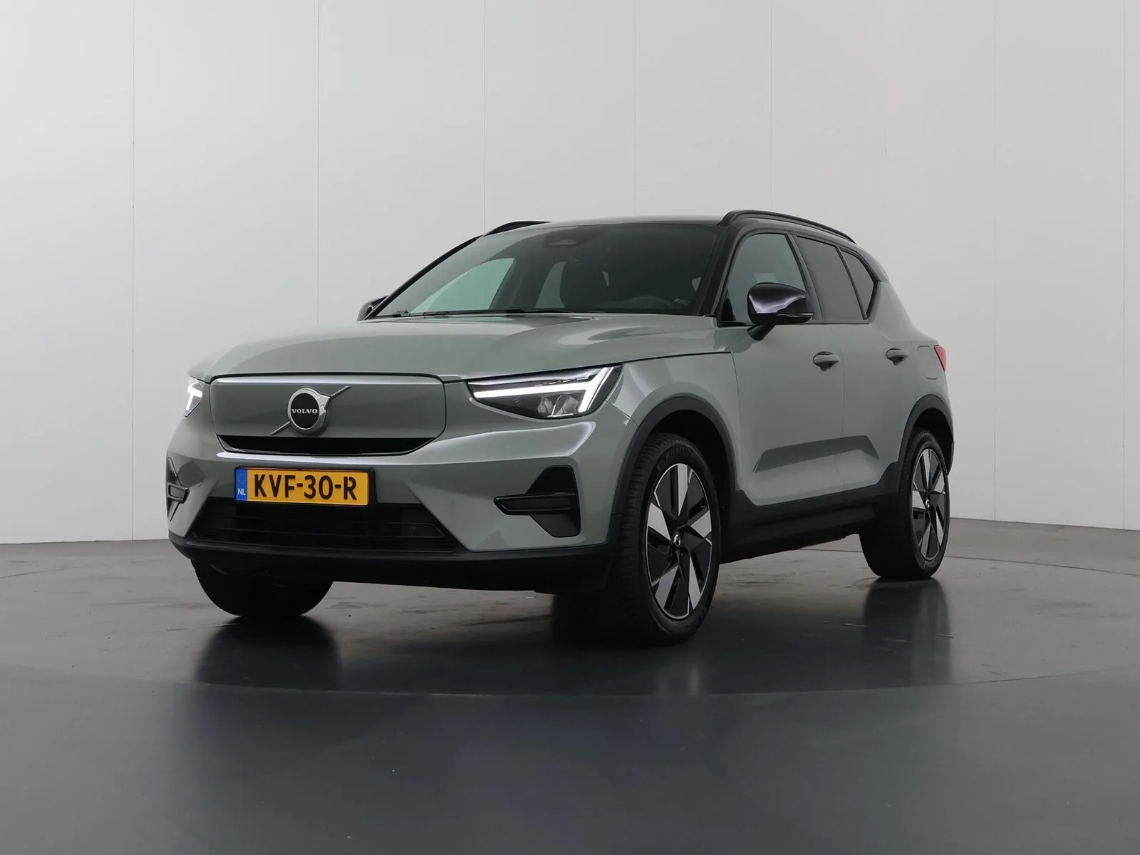 Volvo XC40 (2024) — foto 1