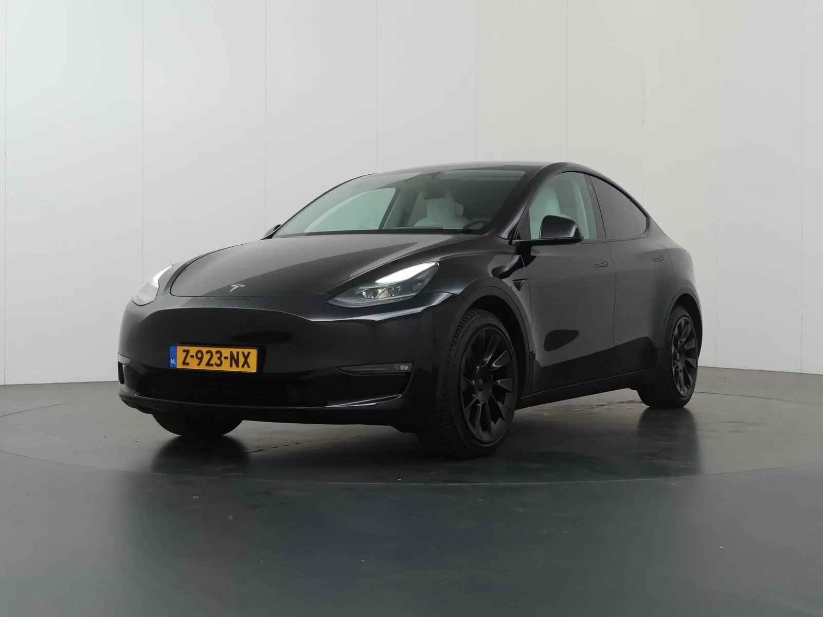 Tesla Model Y (2024) — foto 1