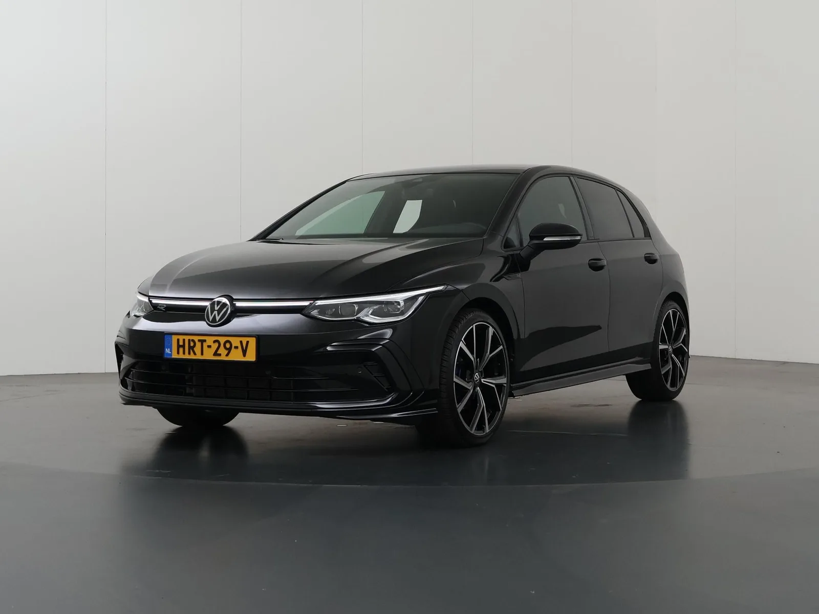 Volkswagen Golf (2024) — foto 1