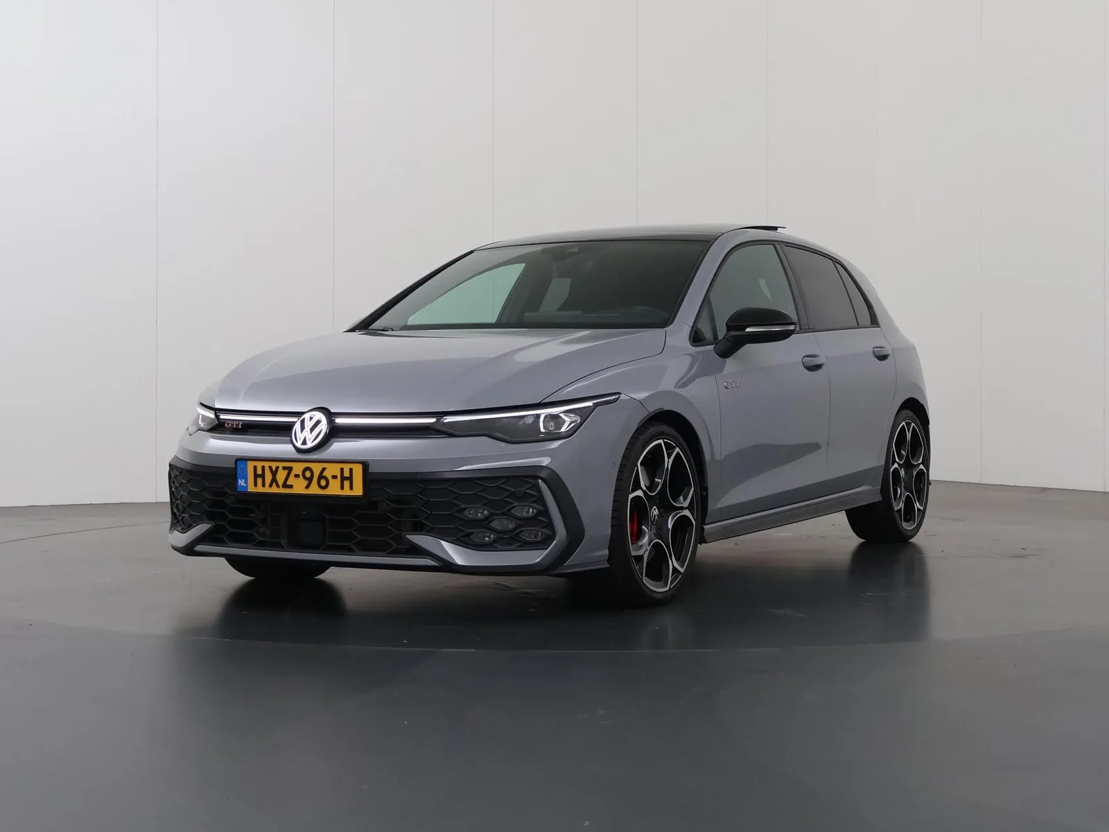 Volkswagen Golf (2024) — foto 1