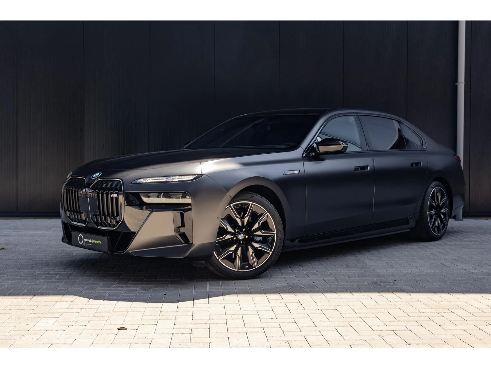 BMW i7 (2023) — foto 1