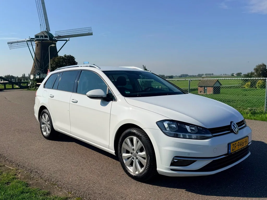 Volkswagen Golf (2019) — foto 1