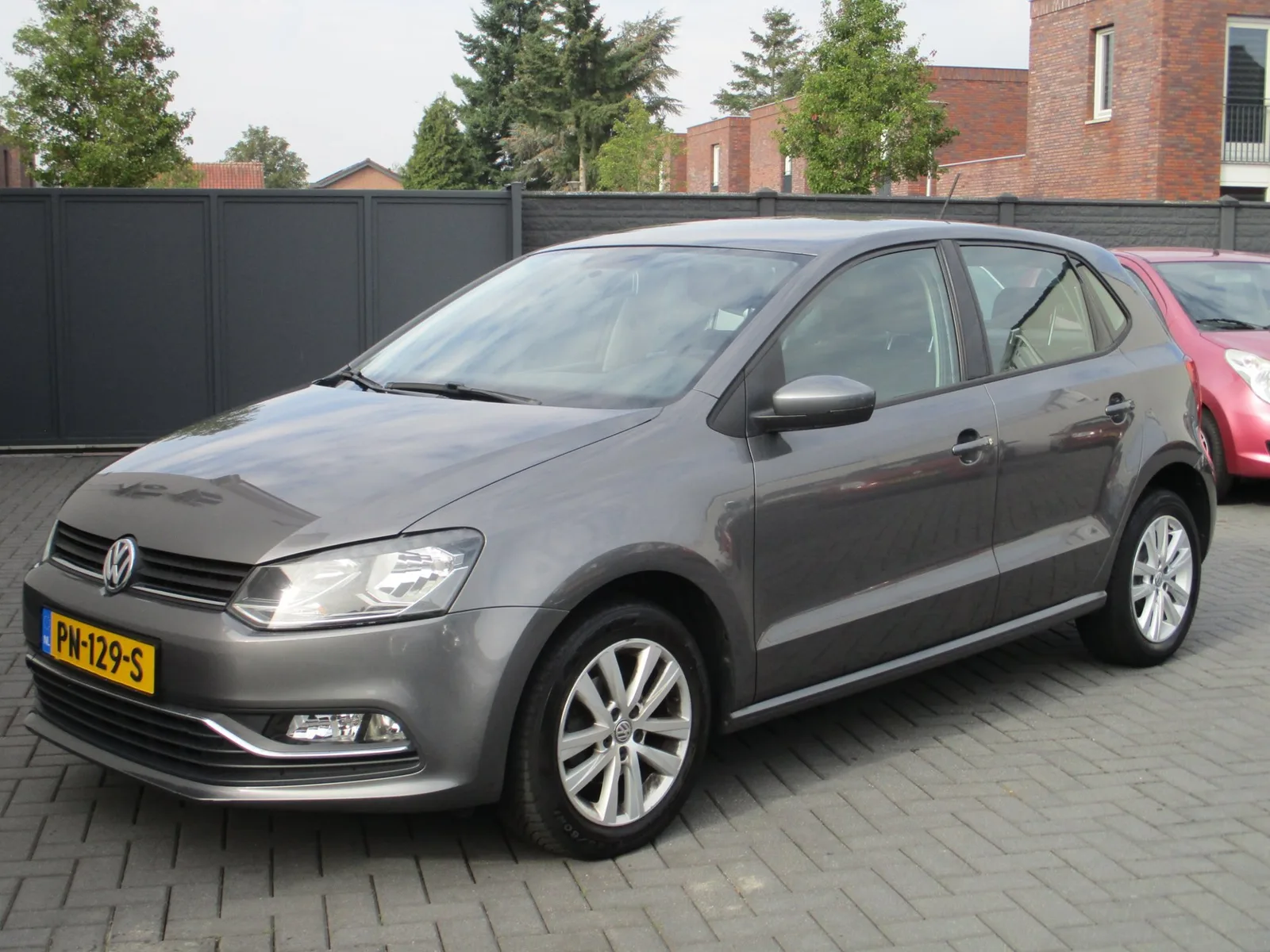 Volkswagen Polo (2016) — foto 1