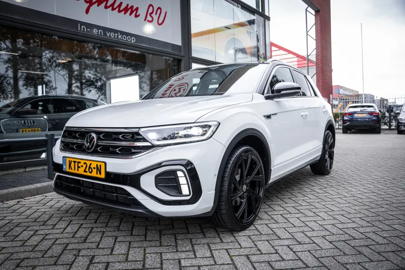Volkswagen T-Roc (2023)