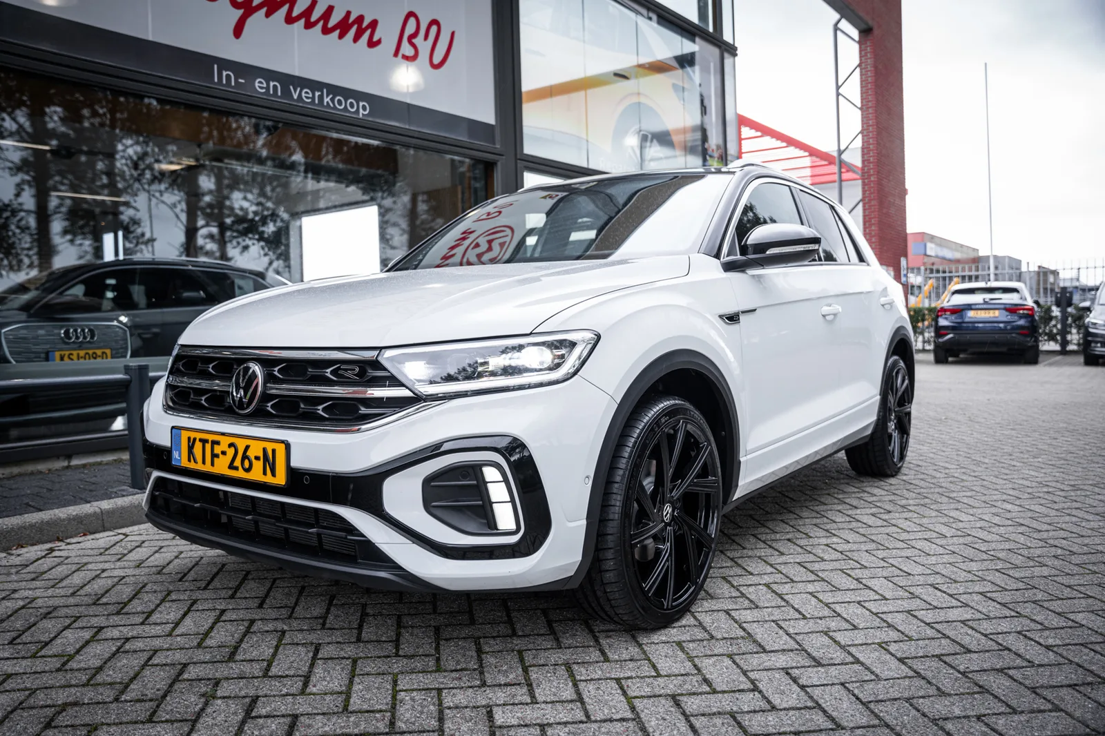 Volkswagen T-Roc (2023) — foto 1