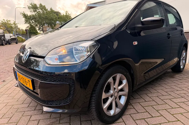 Volkswagen Up! (2016)