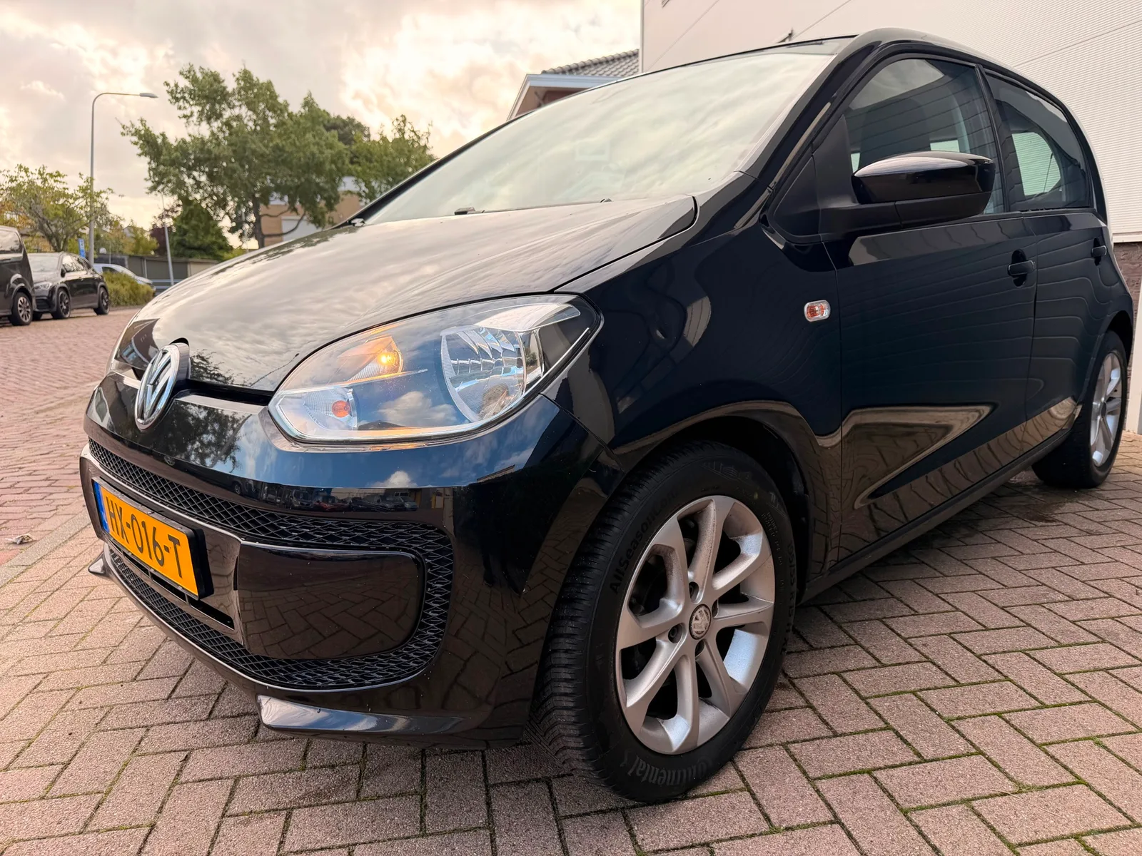 Volkswagen Up! (2016) — foto 1