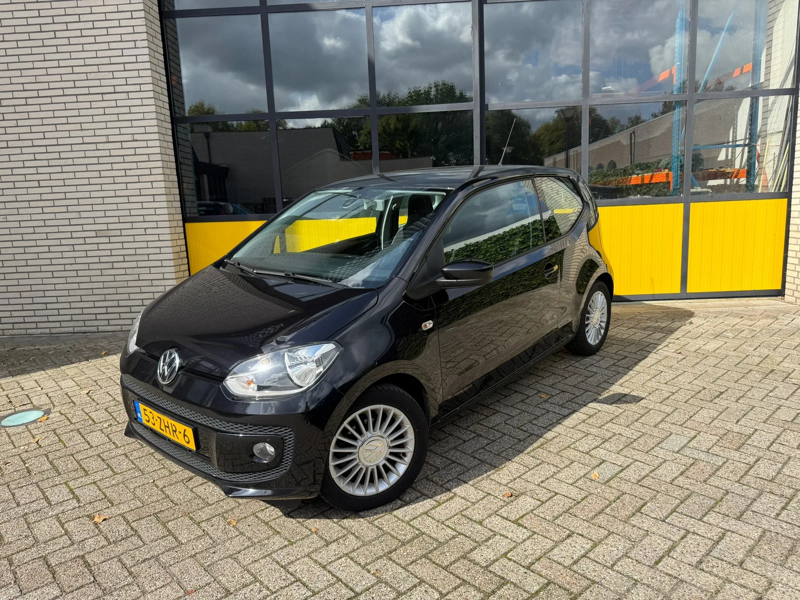 Volkswagen Up! (2012) — foto 1