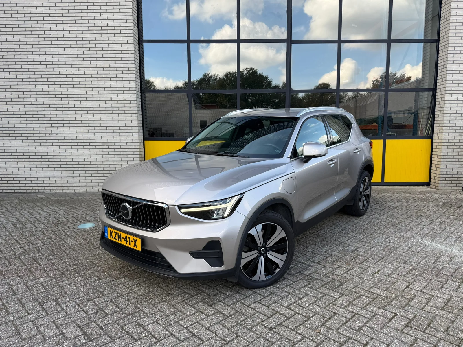 Volvo XC40 (2023) — foto 1