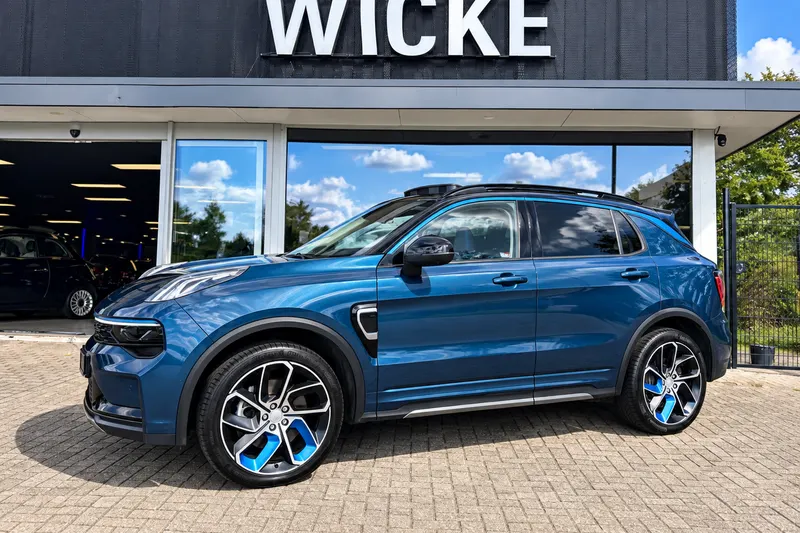 Lynk & Co 01 (2022)