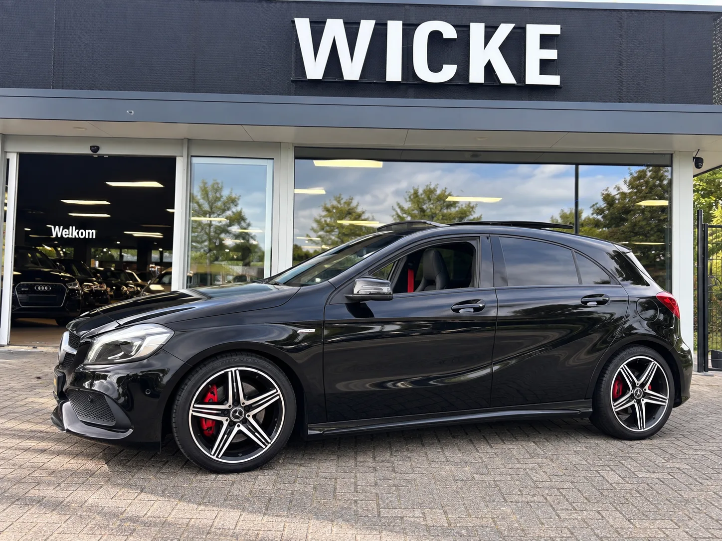 Mercedes-Benz A-Klasse (2016) — foto 1