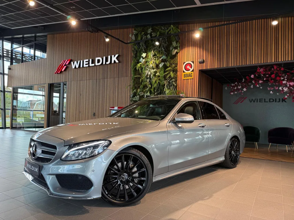Mercedes-Benz 180 (2015) — foto 1