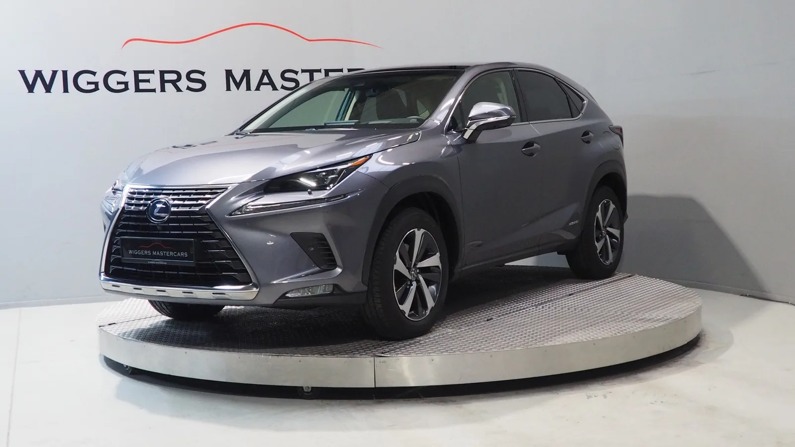 Lexus NX (2020) — foto 1