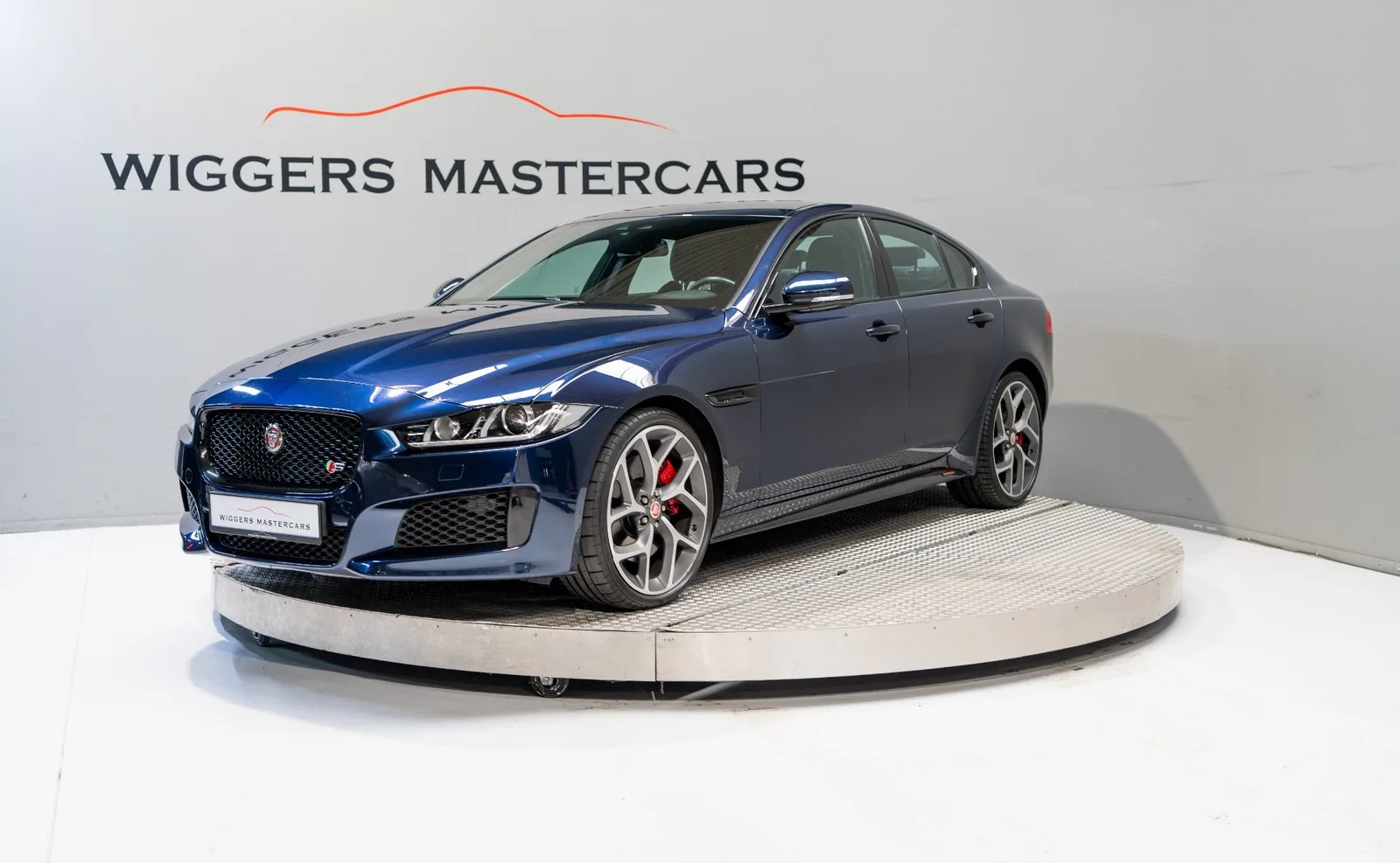 Jaguar XE (2015) — foto 1