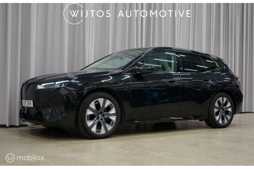 BMW iX (2023) — foto 1